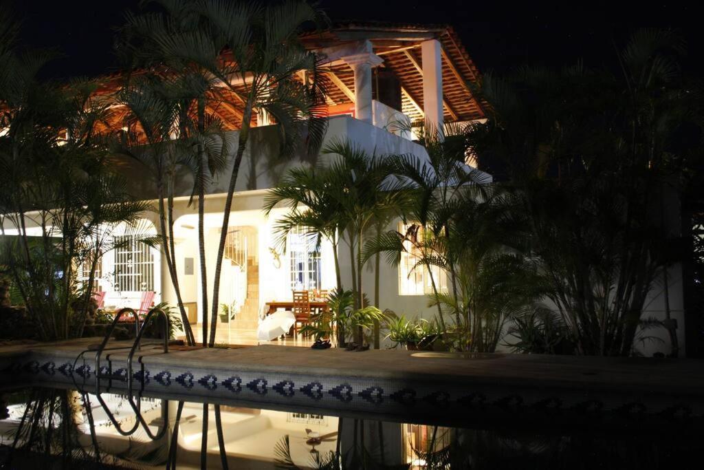Lush Garden House Near Beaches With Private Pool. 푸에르토 에스콘디도 외부 사진
